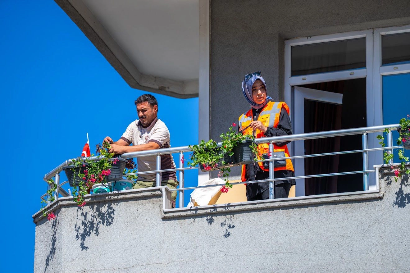 Kocaeli Gebze&rsquo;de komşuluk &ccedil;i&ccedil;ek a&ccedil;tı