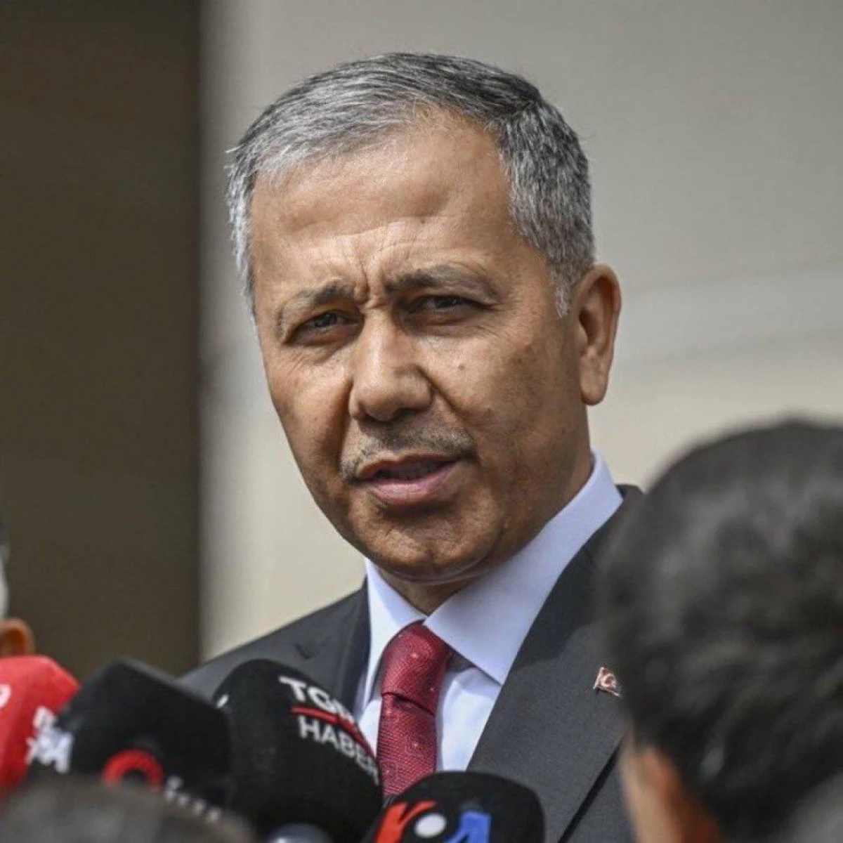 Ali Yerlikaya: Gürcistan’da düşen askeri kargo uçağımızın enkazına ulaşıldı