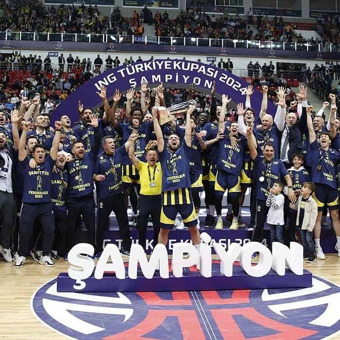 Basketbolda Türkiye Kupası’nı Fenerbahçe kazandı.