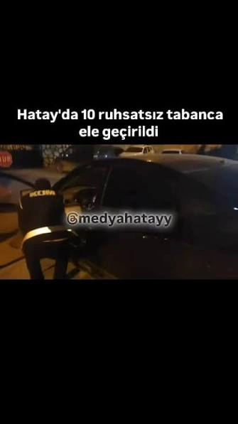 Defne’de Durdurulan Araçtan 10 Ruhsatsız Tabanca Çıktı: 2 Kişi Tutuklandı