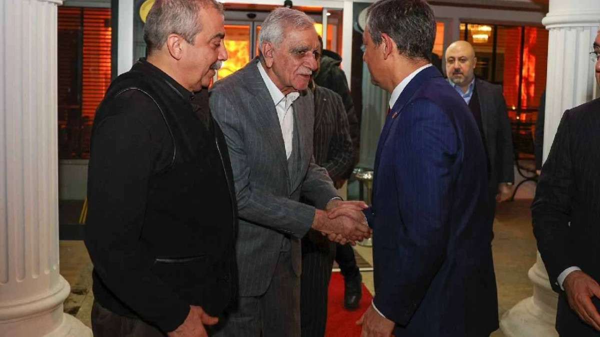 Özgür Özel, Görevden Alınıp Kayyım Atanan Ahmet Türk’ü Ziyaret Etti